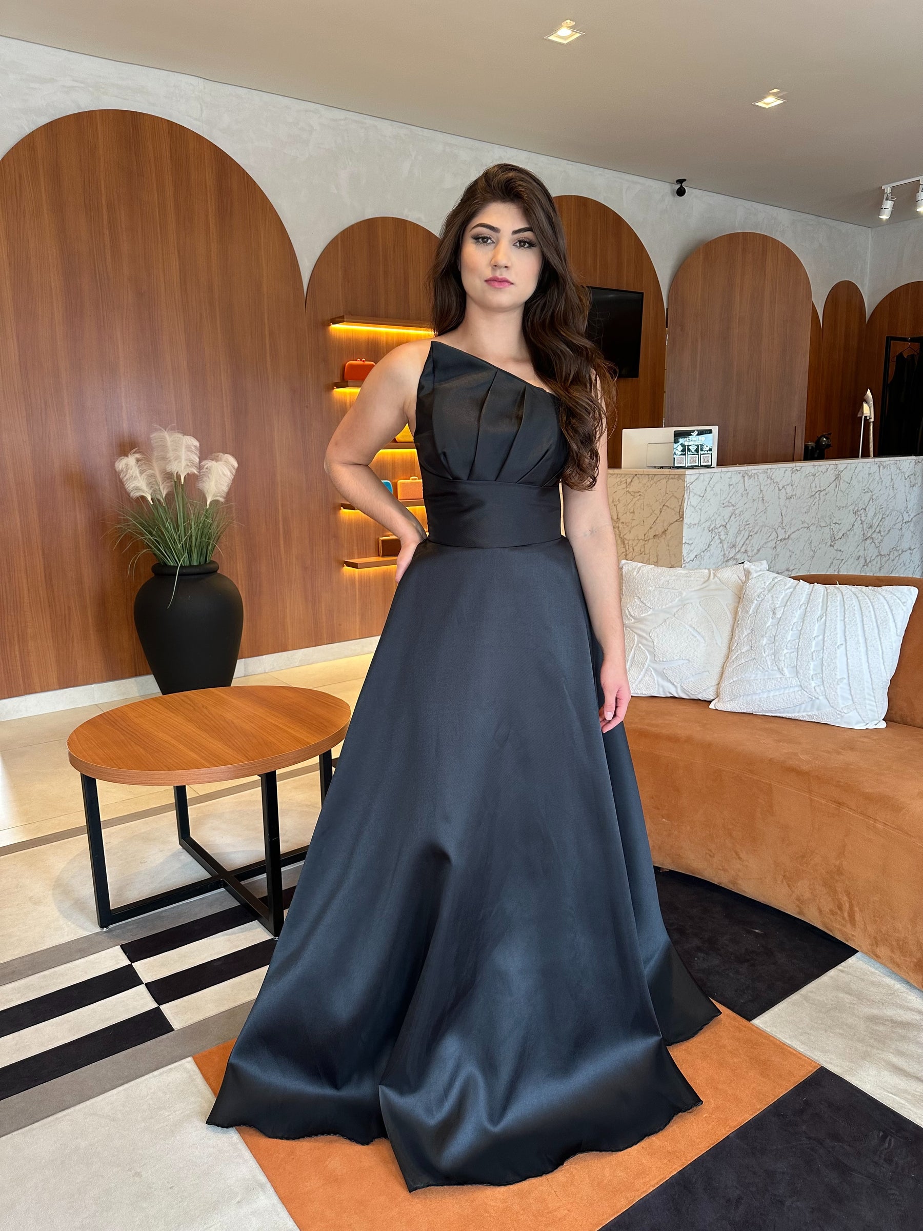 Vestido zibeline sem alças com busto assimétrico